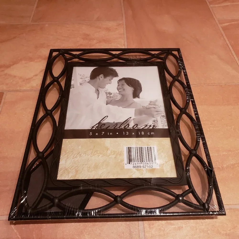 NWT Heirloom Black Swirl Decorative Metal 5x7 Picture Photo Frame